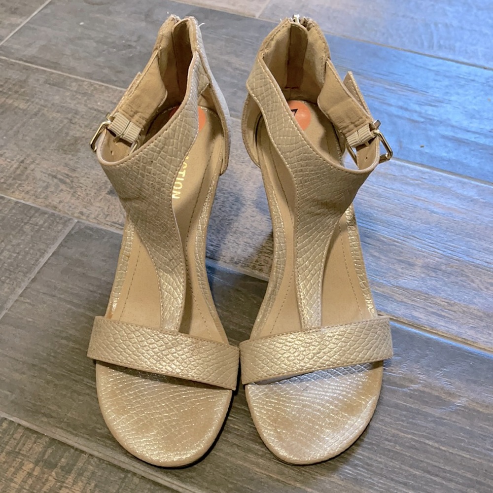 Kenneth Cole Reaction- Ava Brave in gold